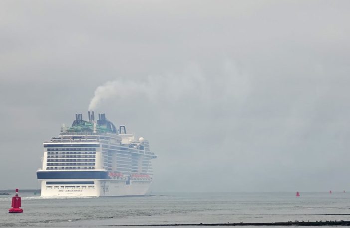 cruise line going carbon neutral