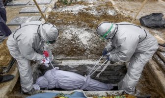 modeling the onset of covid-19 symptoms