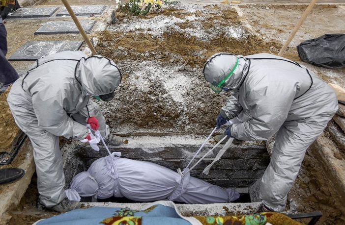 modeling the onset of covid-19 symptoms