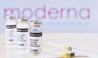 fda scientists recommend moderna vaccine