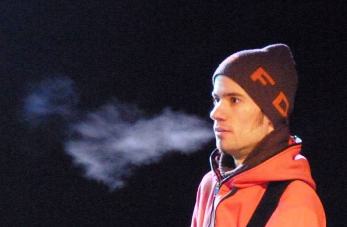 covid-19 spread via contacts and droplets