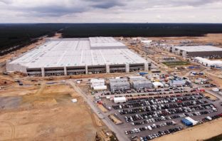 elon musk tweaks battery policy