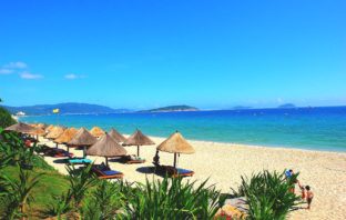 covid has trapped 80,000 tourists in china