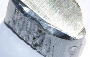 new battery design from abundant materials