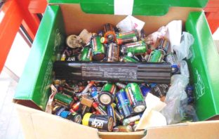 recycling smartphone batteries in situ