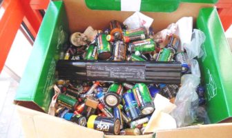 recycling smartphone batteries in situ