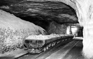 large scale hydrogen storage