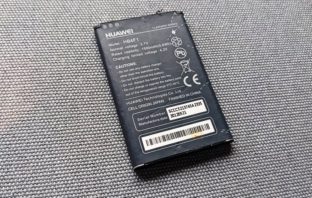 what is in the cellphone battery