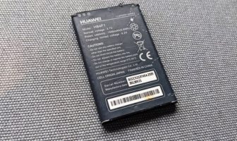 what is in the cellphone battery