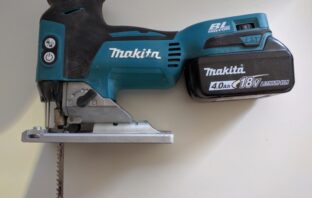 remove power tool batteries
