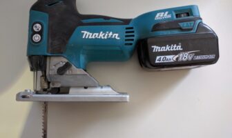 remove power tool batteries