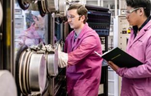 recycling batteries with molten salts