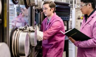 recycling batteries with molten salts