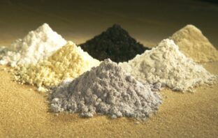 central role of oxides in batteries